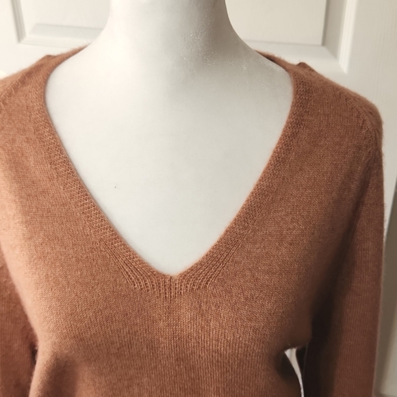 VINCE WOMENS SWEATER/ TUNIC/ DRESS 70% WOOL 30% CASHMERE SIZE SP DARK PINK COLOR - Picture 3 of 14